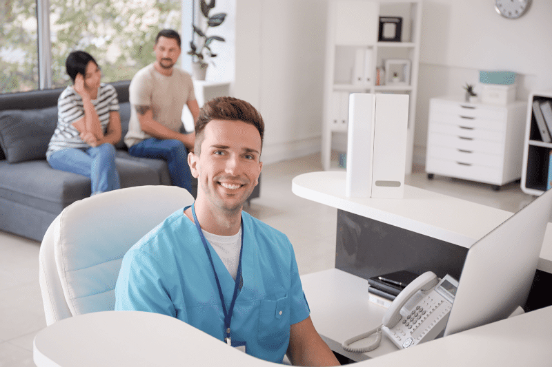 DANIŞMA GÖREVLİSİ